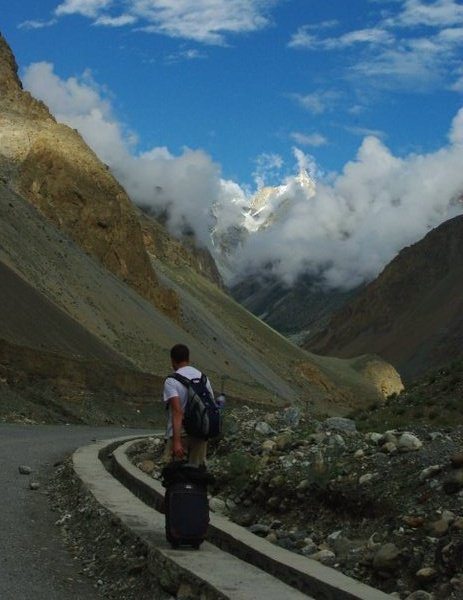 Go your own way! Walking through the Karakoram Range in northern Pakistan