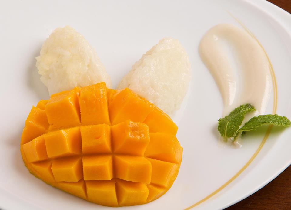 Sticky rice with mango at Benjarong (Image: Facebook)