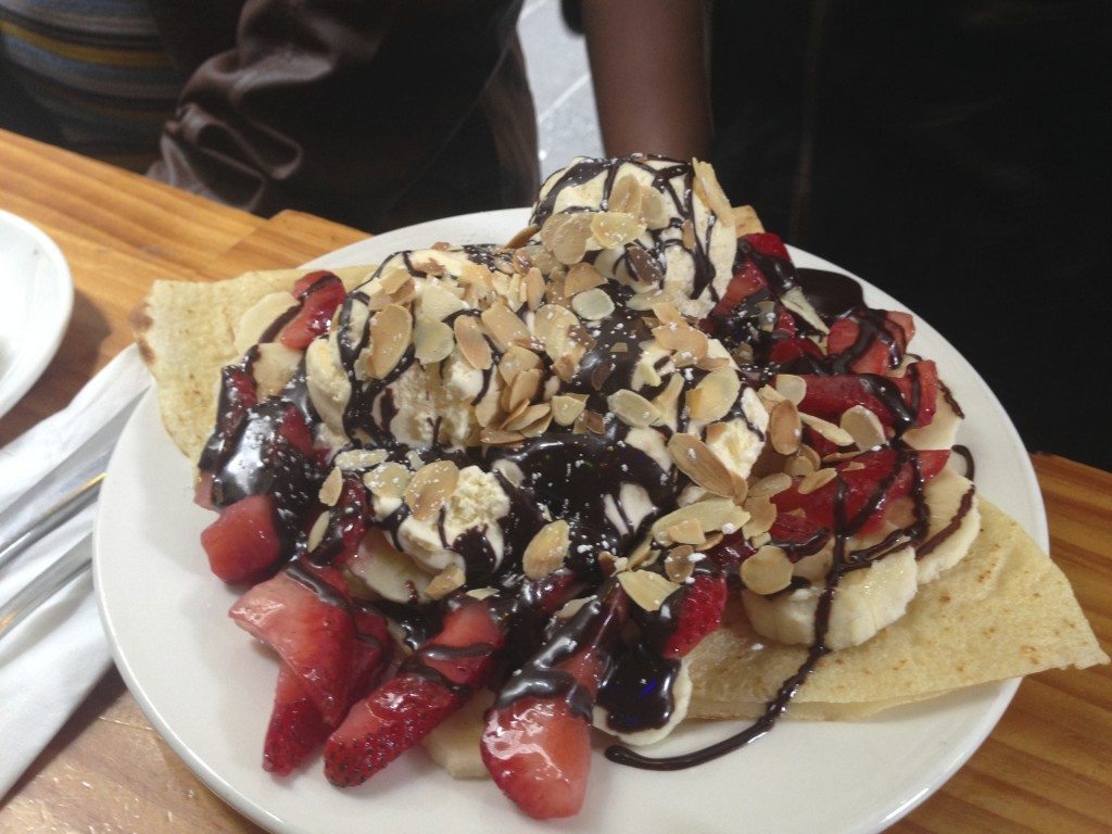 Roule Galette's Gourmande, with banana, strawberries, chocolate, almonds and ice cream