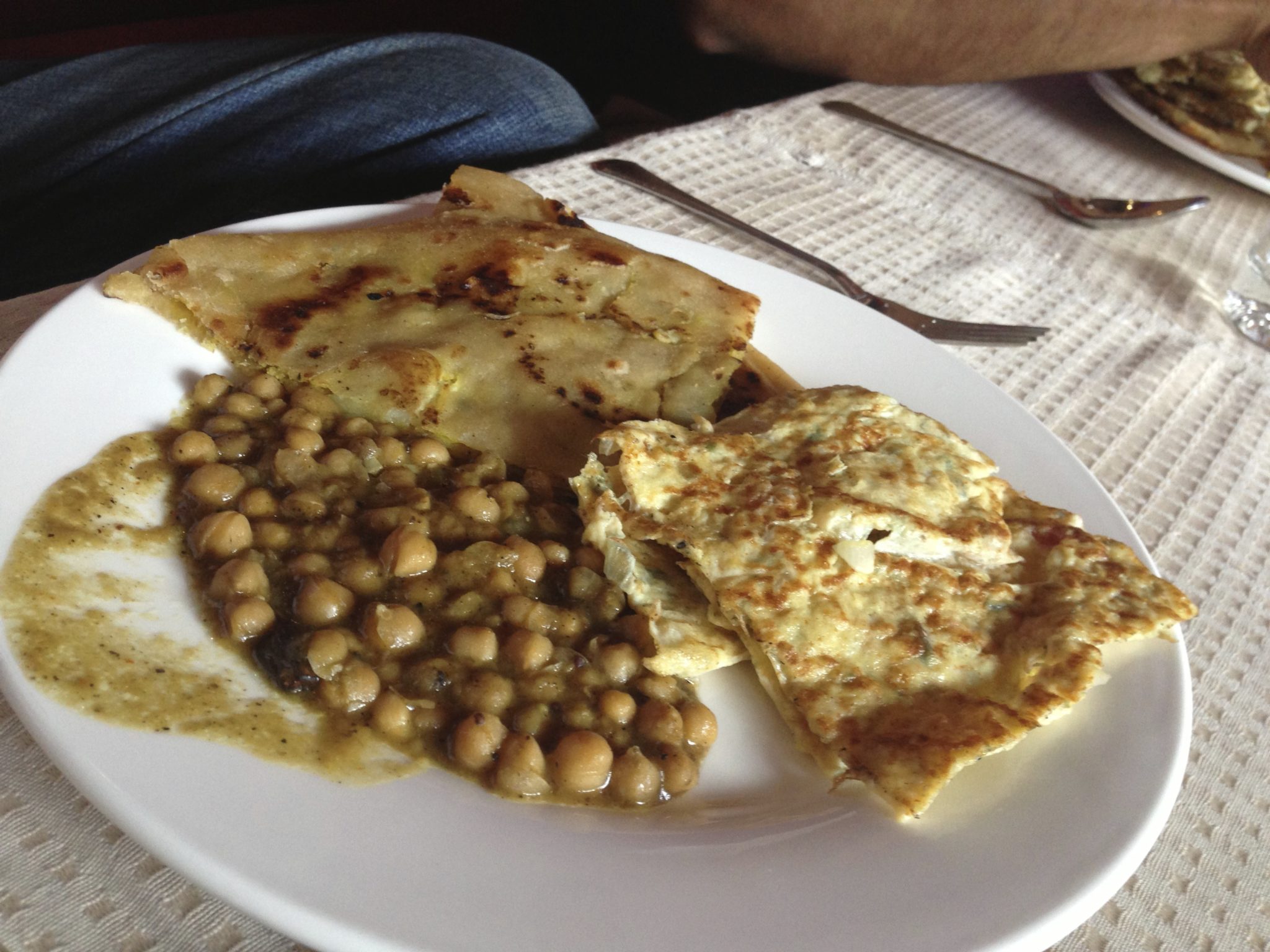 The Full Punjabi Breakfast at Al-Khan, Lahore!