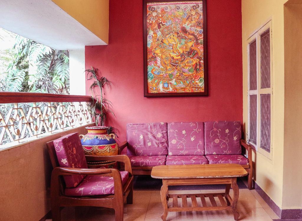 Spring haven's common chillout area. Much of the artwork around the house was painted by Siddharth and Srikanth's mum!
