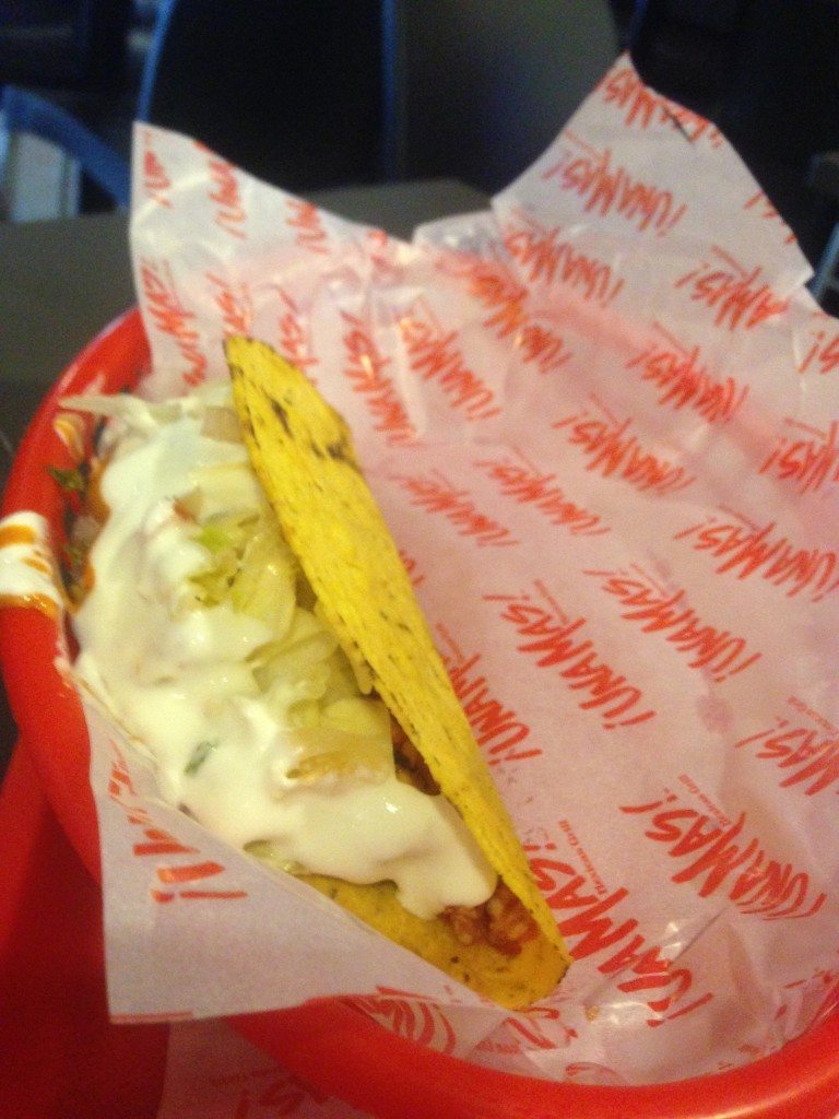 Crispy chicken taco at ¡Una Mas!