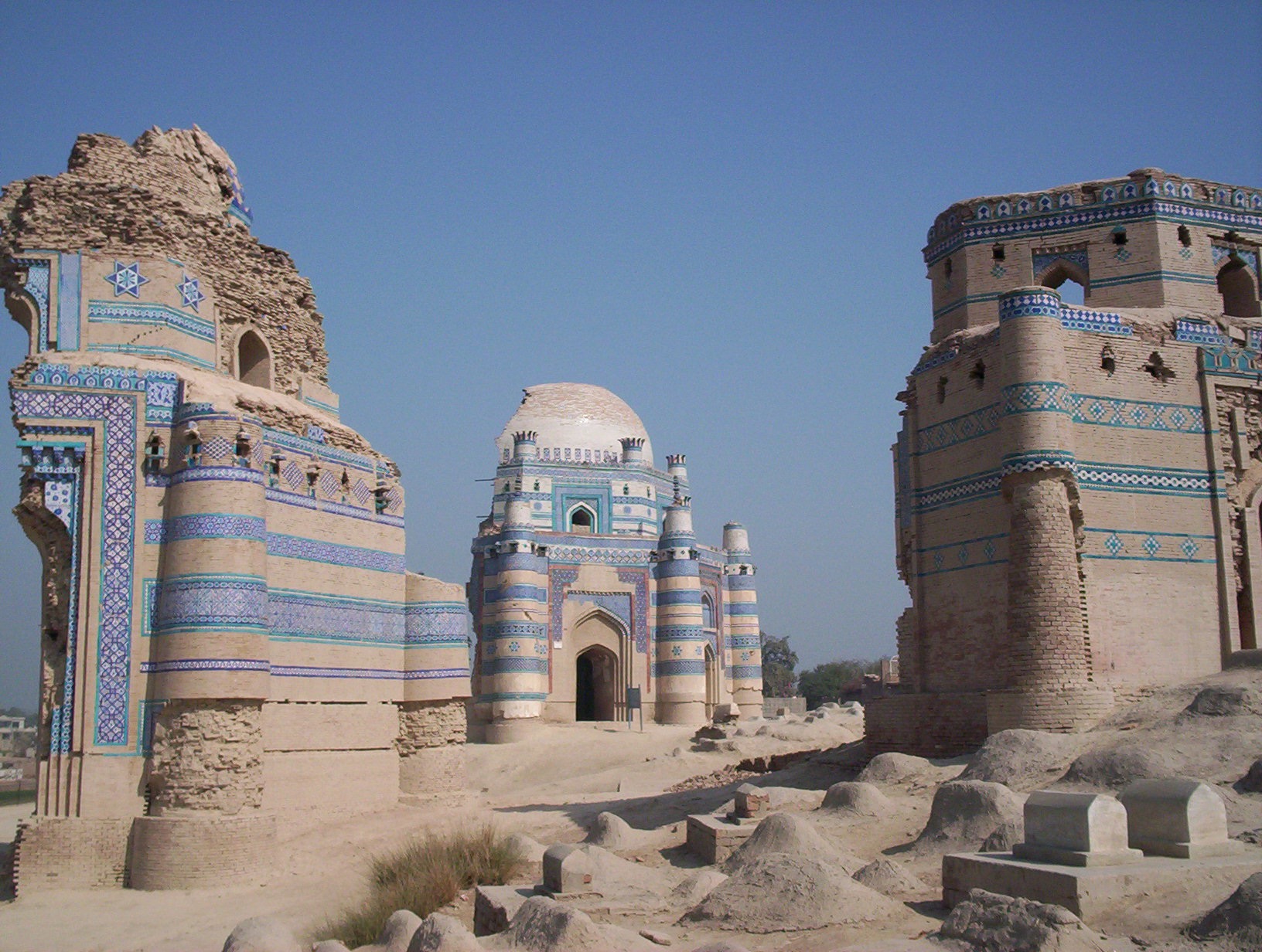 Uch Sharif tombs