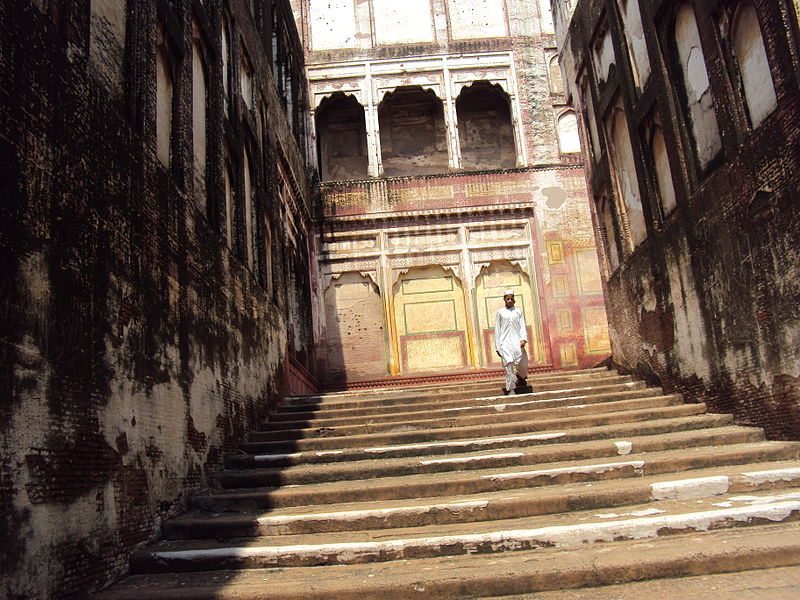 A man taking steps at Lahore Fort (Image: Faiza Hasan)