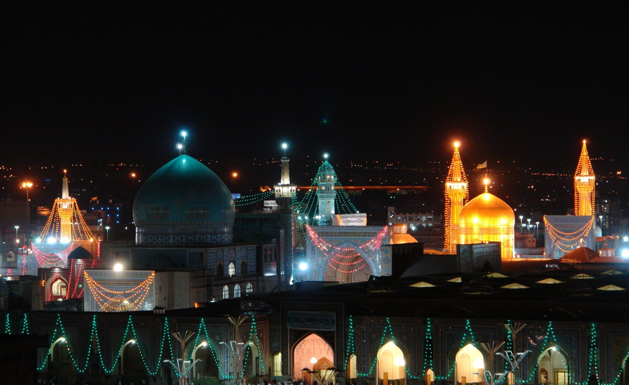 Imam Reza Shrine at night (Image: Mohebin14, Wikimedia Commons)