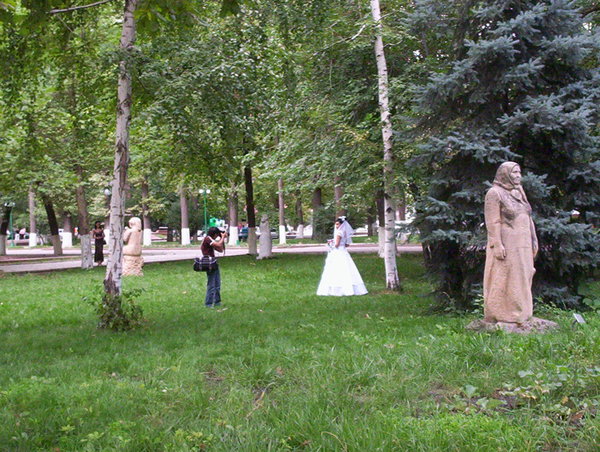 wedding in bishkek panfilov park