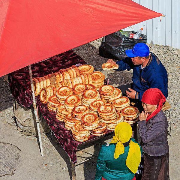 Bread in a market in Osh (Image: © A.Savin Wikimedia Commons)