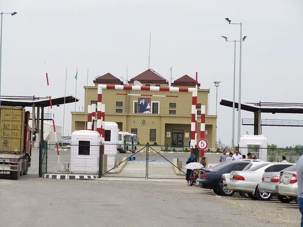 Turkmenistan border post (Image: Popo le Chien, Wikimedia Commons)
